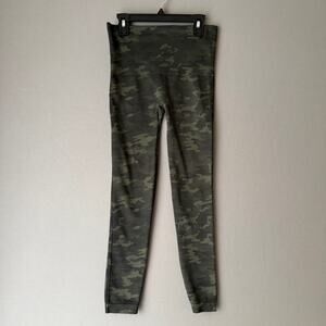 Spanx‎ sz M green fatigue camo Leggings